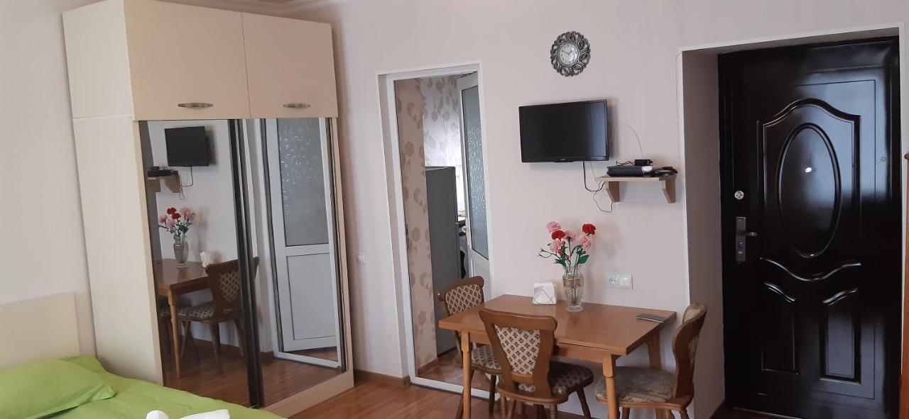 Tamara'S Apartament In Avlabari Tbilisi Eksteriør billede